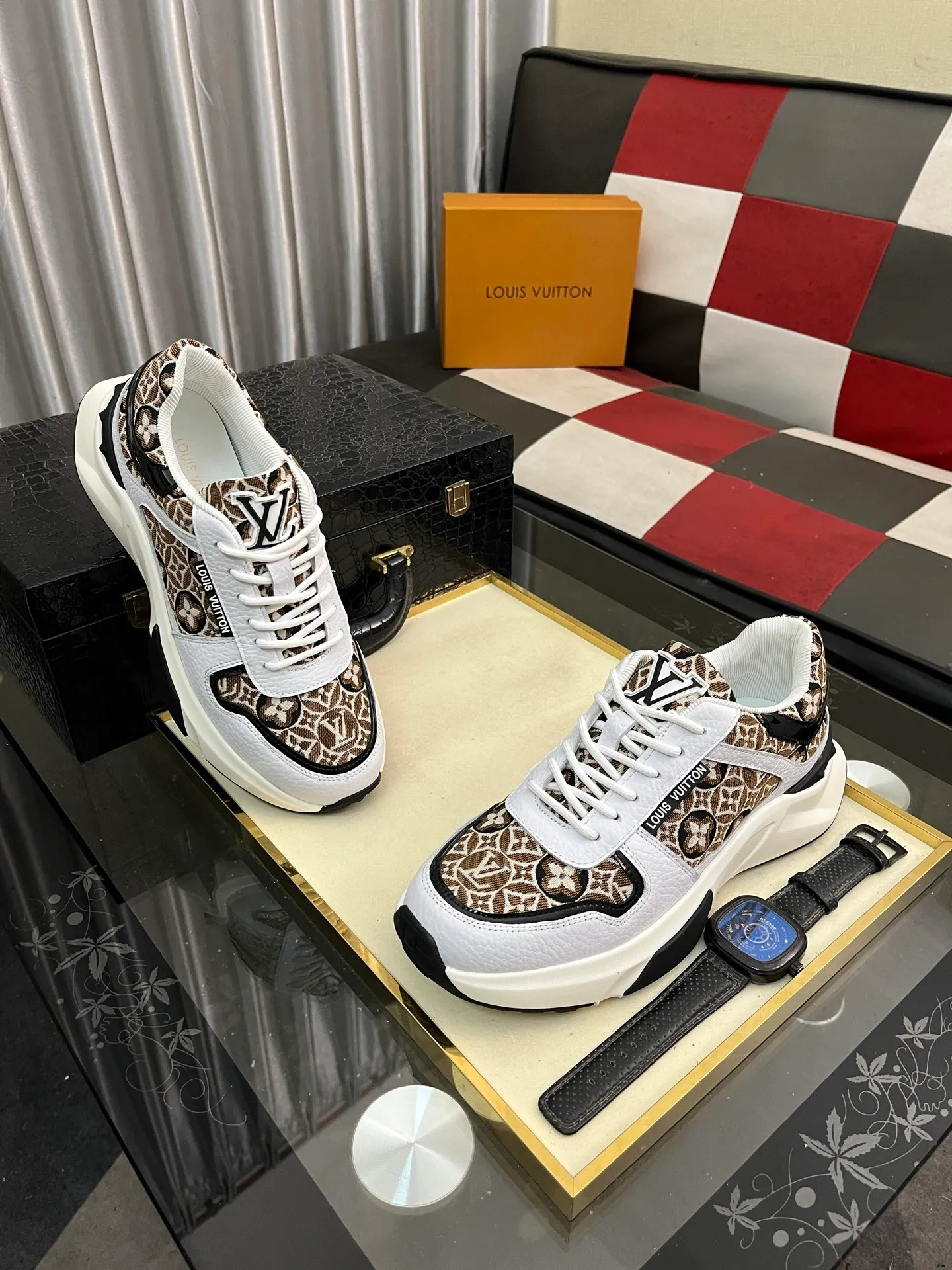 Men's shoes 💰458⌚️⌚️【LOUlS VUlTTON】Louis Vuitton ~ unique and casual style. LV counter purchasing 🏃casual shoes😍😍 are on sale at the men's counter at the same time. Italian imported brands select top-layer Italian cowhide. 🐑Sheepskin lining (refuses to discolor and grind feet) Sole: Original sole specially provided by the original factory 🎬Better in kind Code number: 38-444⃣️Color selection